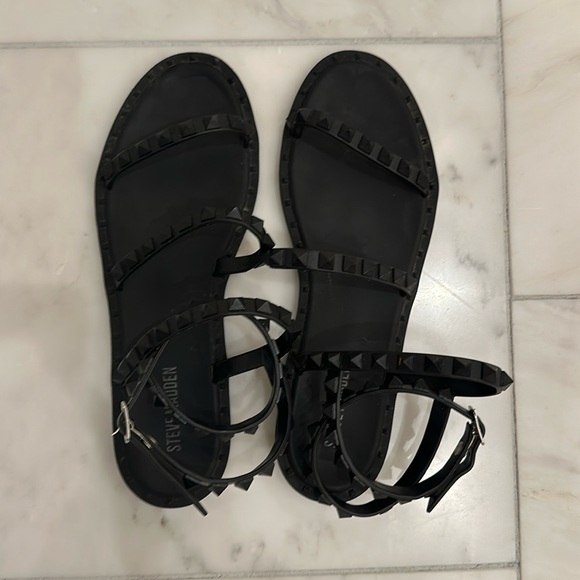 Women’s Steve Madden matte black studded sandal flat ankle strap - Picture 1 of 6